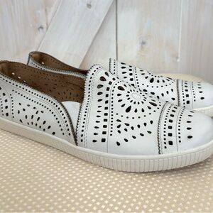 Earth Tayberry Perf Slip on Women’s White Leather Loafers - NWOT